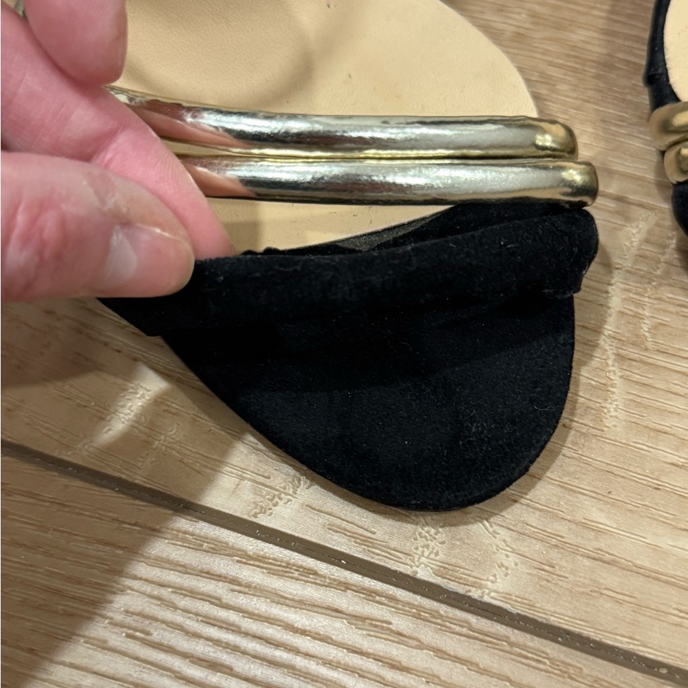Elegant Black and Gold Women's Heels - Picture 4 of 6